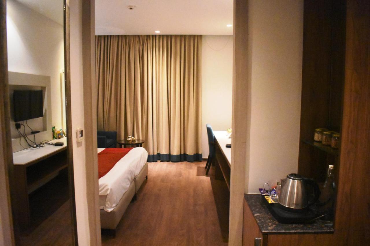 Lemonwood Suites By F9 Hotels - Trivoli Garden Chhatarpur Nové Dillí Exteriér fotografie