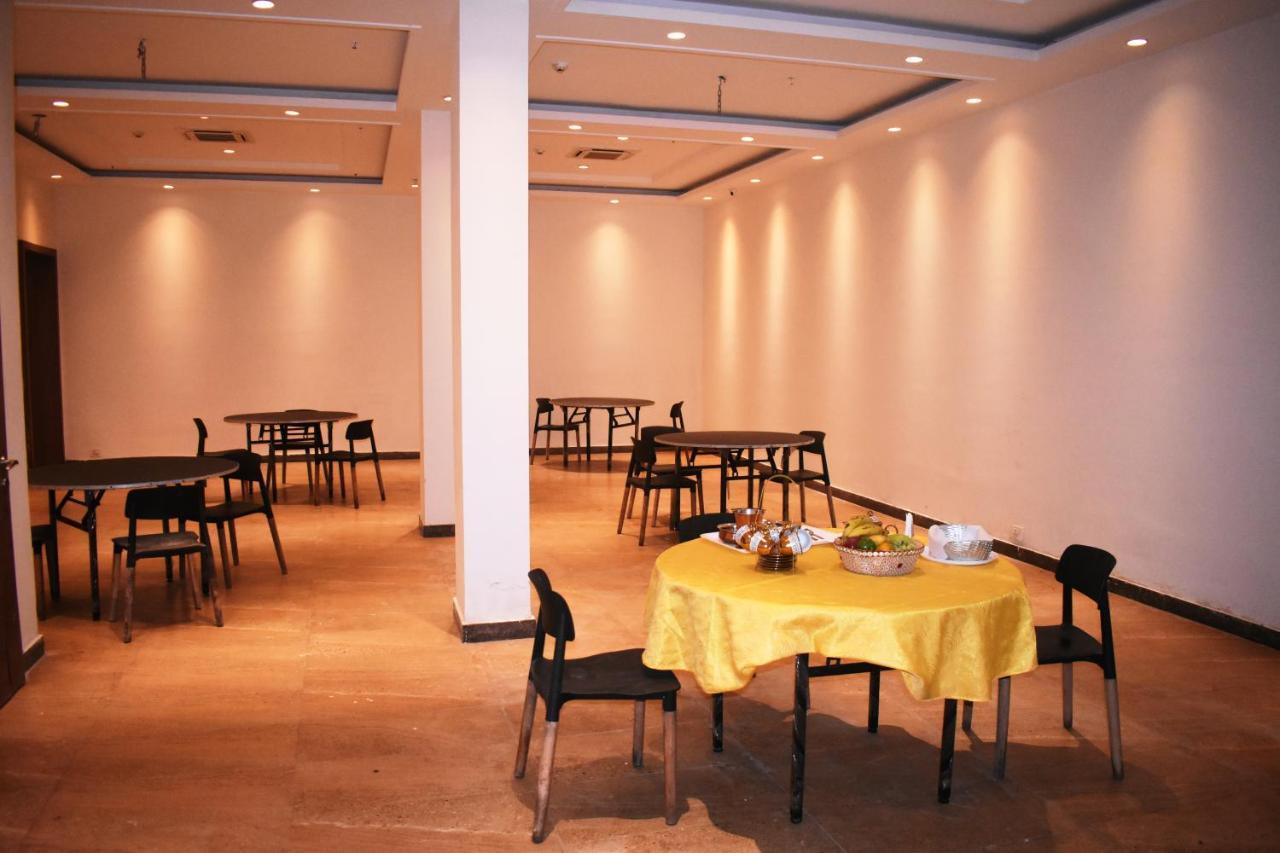 Lemonwood Suites By F9 Hotels - Trivoli Garden Chhatarpur Nové Dillí Exteriér fotografie